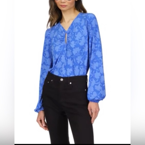 Michael Kors
Petite Shadow-Fleur Print Long-Sleeve Top - Picture 4 of 4